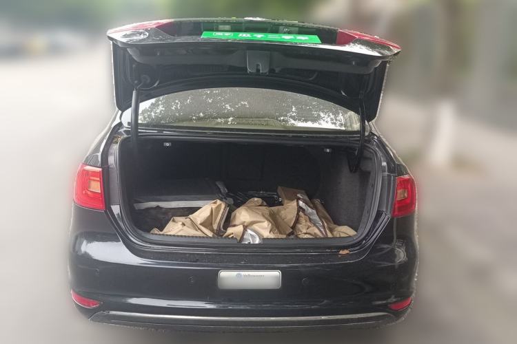 Used Volkswagen Sagitar 2012 1.6L Manual Comfort Model Trunk
