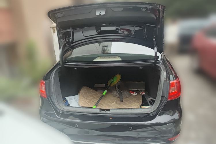 Used Volkswagen Sagitar 2012 1.6L Automatic Comfort Edition Trunk