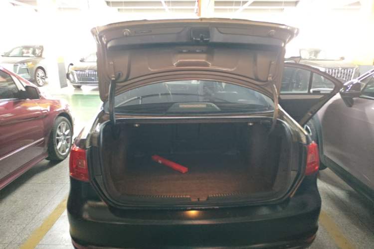 Used Volkswagen Sagitar 2012 1.4TSI Automatic Luxury Edition Trunk
