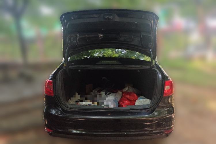 Used Volkswagen Sagitar 2012 1.6L Automatic Fashion Edition Trunk