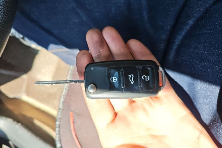 Used Volkswagen Sagitar 2012 1.6L Automatic Fashion Edition Vehicle Key
