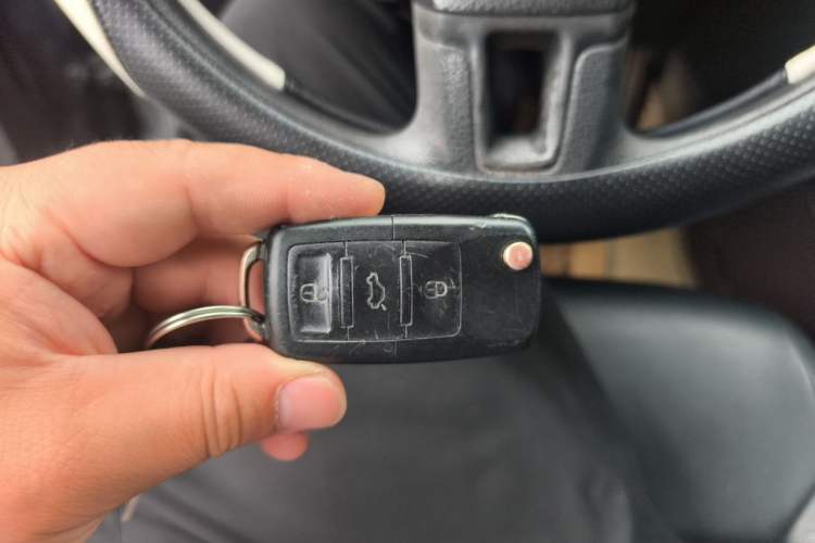Used Volkswagen Sagitar 2012 1.6L Automatic Comfort Edition Vehicle Key