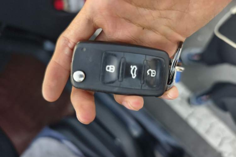 Used Volkswagen Sagitar 2012 1.4TSI Manual Luxury Model Vehicle Key