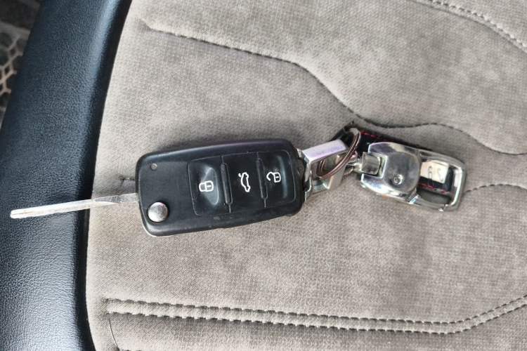 Used Volkswagen Sagitar 2012 1.6L Automatic Fashion Edition Vehicle Key