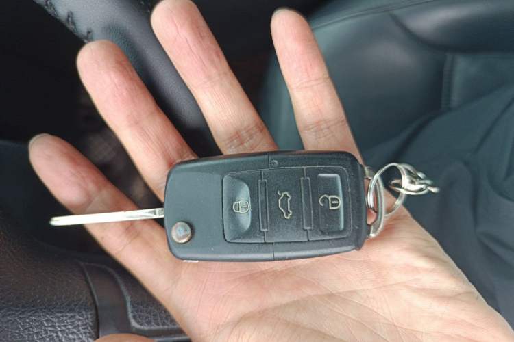 Used Volkswagen Sagitar 2012 1.6L Manual Comfort Model Vehicle Key