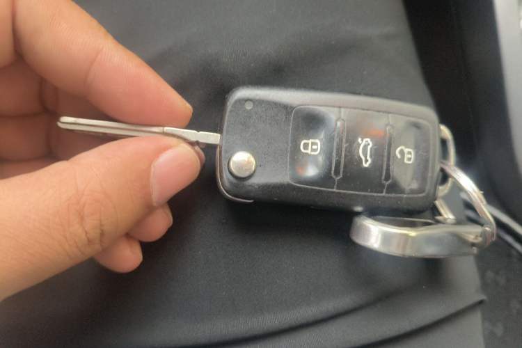 Used Volkswagen Sagitar 2012 1.6L Manual Comfort Model Vehicle Key