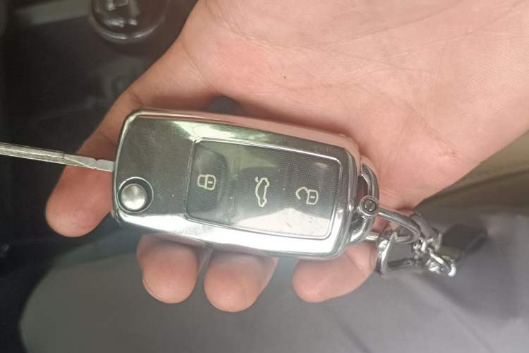Used Volkswagen Sagitar 2012 1.6L Manual Comfort Model Vehicle Key