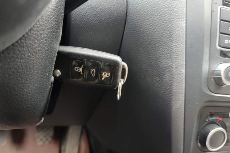 Used Volkswagen Sagitar 2012 1.6L Manual Comfort Model Vehicle Key