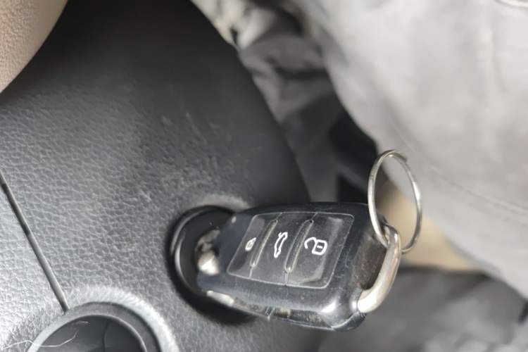 Used Volkswagen Sagitar 2012 1.6L Automatic Comfort Edition Vehicle Key