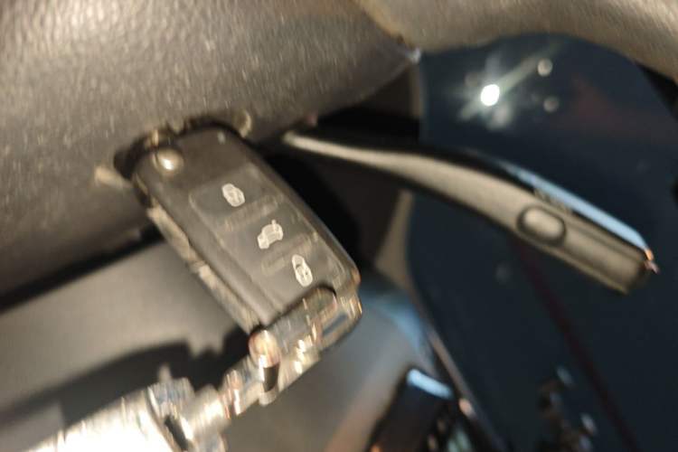 Used Volkswagen Sagitar 2012 1.6L Automatic Comfort Edition Vehicle Key