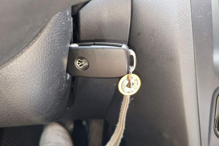 Used Volkswagen Sagitar 2012 1.6L Automatic Comfort Edition Vehicle Key