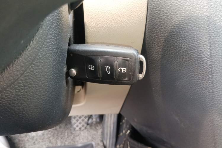 Used Volkswagen Sagitar 2012 1.6L Manual Comfort Model Vehicle Key