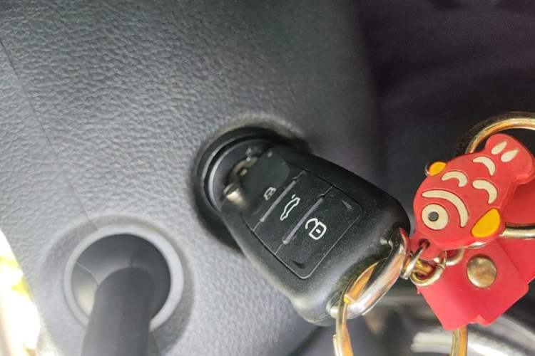 Used Volkswagen Sagitar 2012 1.4TSI Automatic Luxury Edition Vehicle Key