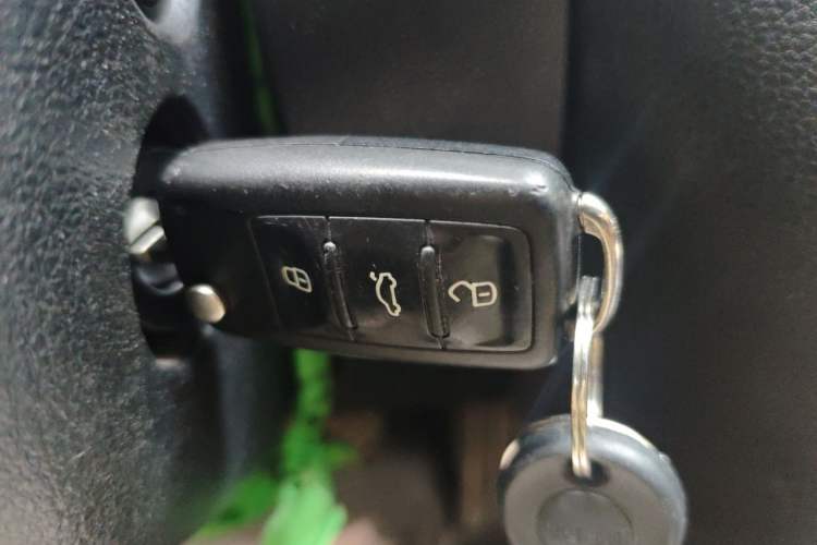 Used Volkswagen Sagitar 2012 1.6L Automatic Fashion Edition Vehicle Key