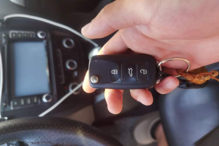 Used Volkswagen Sagitar 2012 1.6L Automatic Comfort Edition Vehicle Key