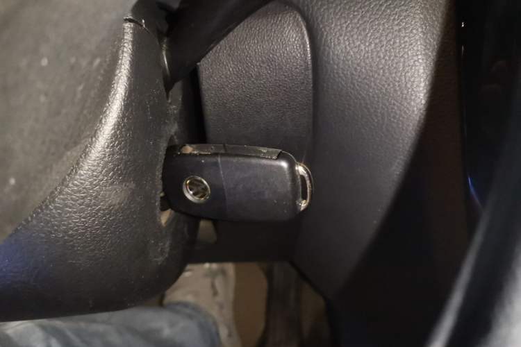 Used Volkswagen Sagitar 2012 1.6L Automatic Comfort Edition Vehicle Key