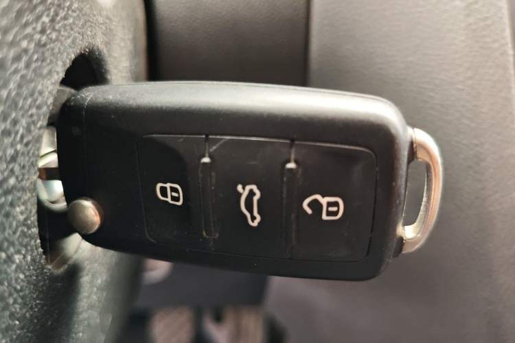 Used Volkswagen Sagitar 2012 1.6L Manual Comfort Model Vehicle Key