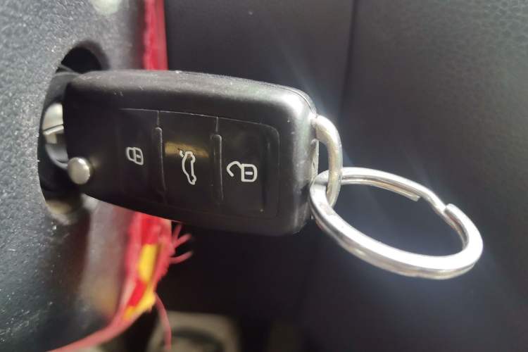 Used Volkswagen Sagitar 2012 1.6L Manual Comfort Model Vehicle Key