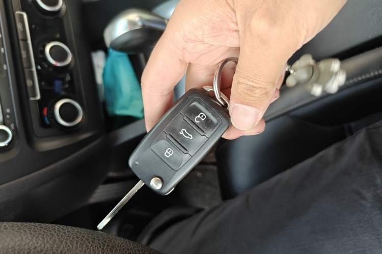 Used Volkswagen Sagitar 2012 1.6L Automatic Comfort Edition Vehicle Key