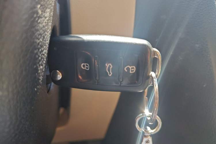Used Volkswagen Sagitar 2012 1.6L Automatic Comfort Edition Vehicle Key