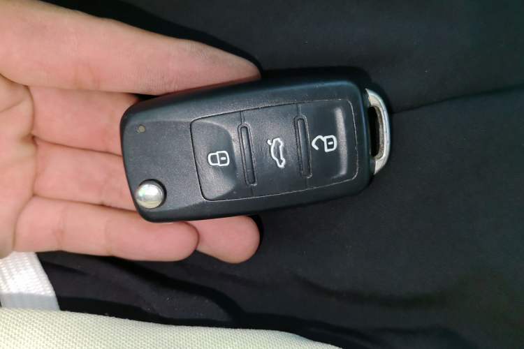 Used Volkswagen Sagitar 2012 1.6L Manual Comfort Model Vehicle Key