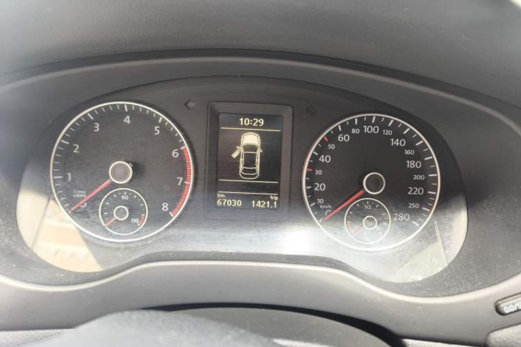 Used Volkswagen Sagitar 2012 1.4TSI Automatic Fashion Edition Instrument Cluster