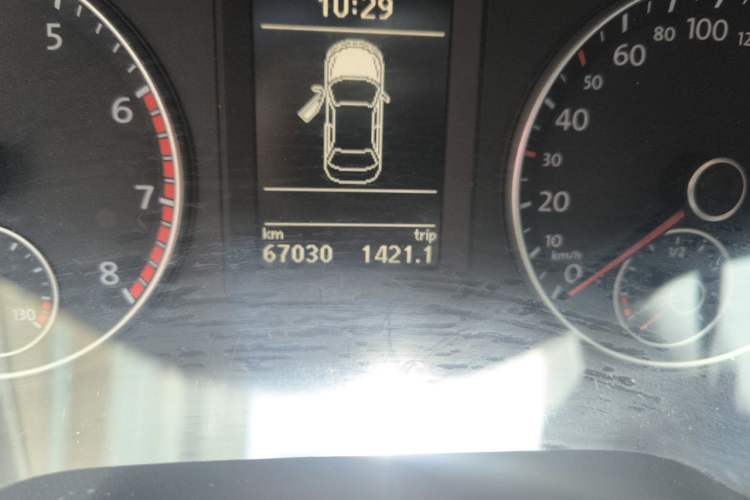Used Volkswagen Sagitar 2012 1.4TSI Automatic Fashion Edition Odometer Close Up