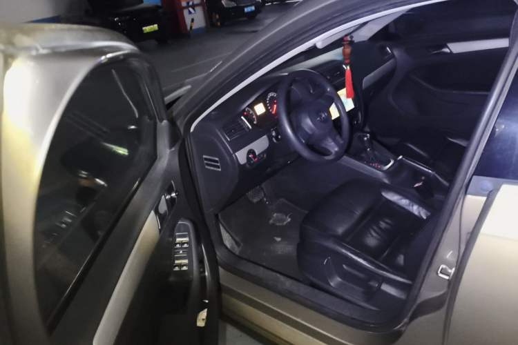 Used Volkswagen Sagitar 2012 1.6L Automatic Comfort Edition Driver Seat