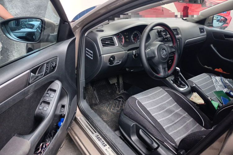 Used Volkswagen Sagitar 2012 1.4TSI Automatic Fashion Edition Driver Seat