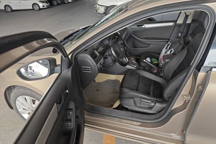 Used Volkswagen Sagitar 2012 1.6L Automatic Comfort Edition Driver Seat