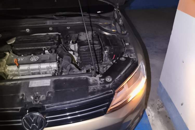 Used Volkswagen Sagitar 2012 1.6L Automatic Comfort Edition Engine Bay Left
