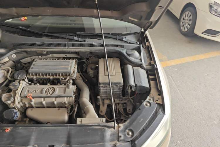Used Volkswagen Sagitar 2012 1.6L Automatic Comfort Edition Engine Bay Left