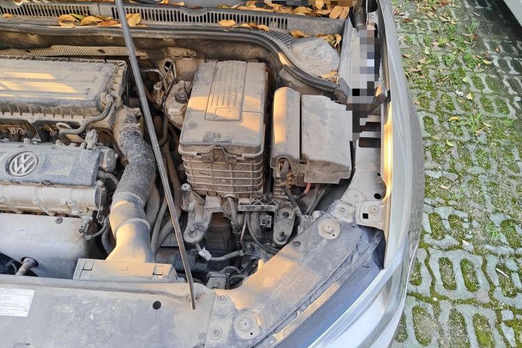 Used Volkswagen Sagitar 2012 1.6L Automatic Fashion Edition Engine Bay Left
