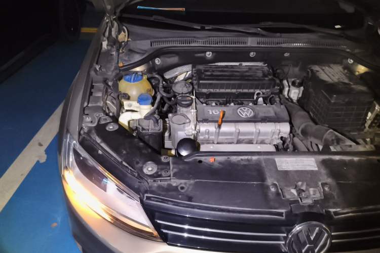 Used Volkswagen Sagitar 2012 1.6L Automatic Comfort Edition Engine Bay Right