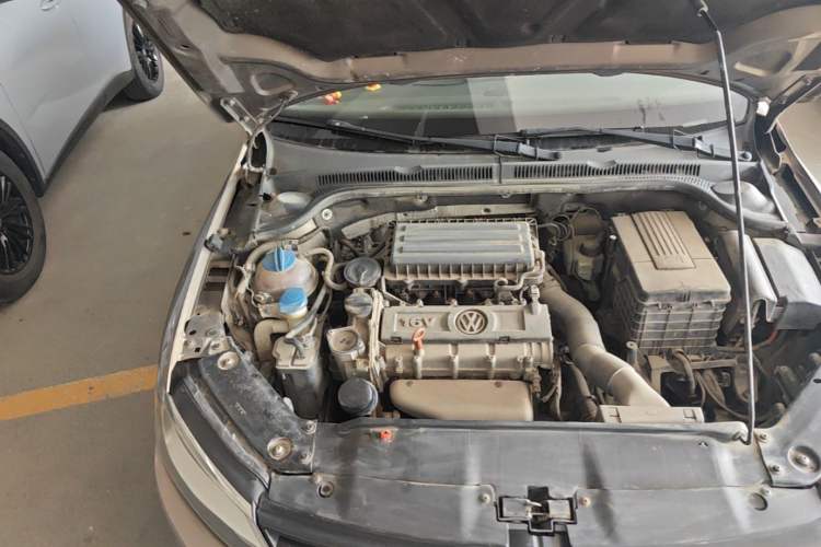 Used Volkswagen Sagitar 2012 1.6L Automatic Comfort Edition Engine Bay Right