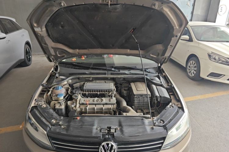 Used Volkswagen Sagitar 2012 1.6L Automatic Comfort Edition Engine Bay