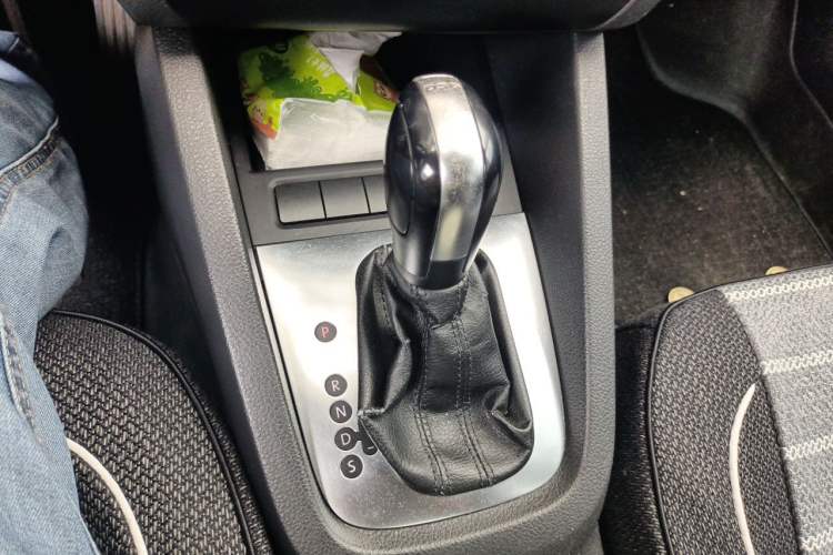 Used Volkswagen Sagitar 2012 1.4TSI Automatic Fashion Edition Gear Lever