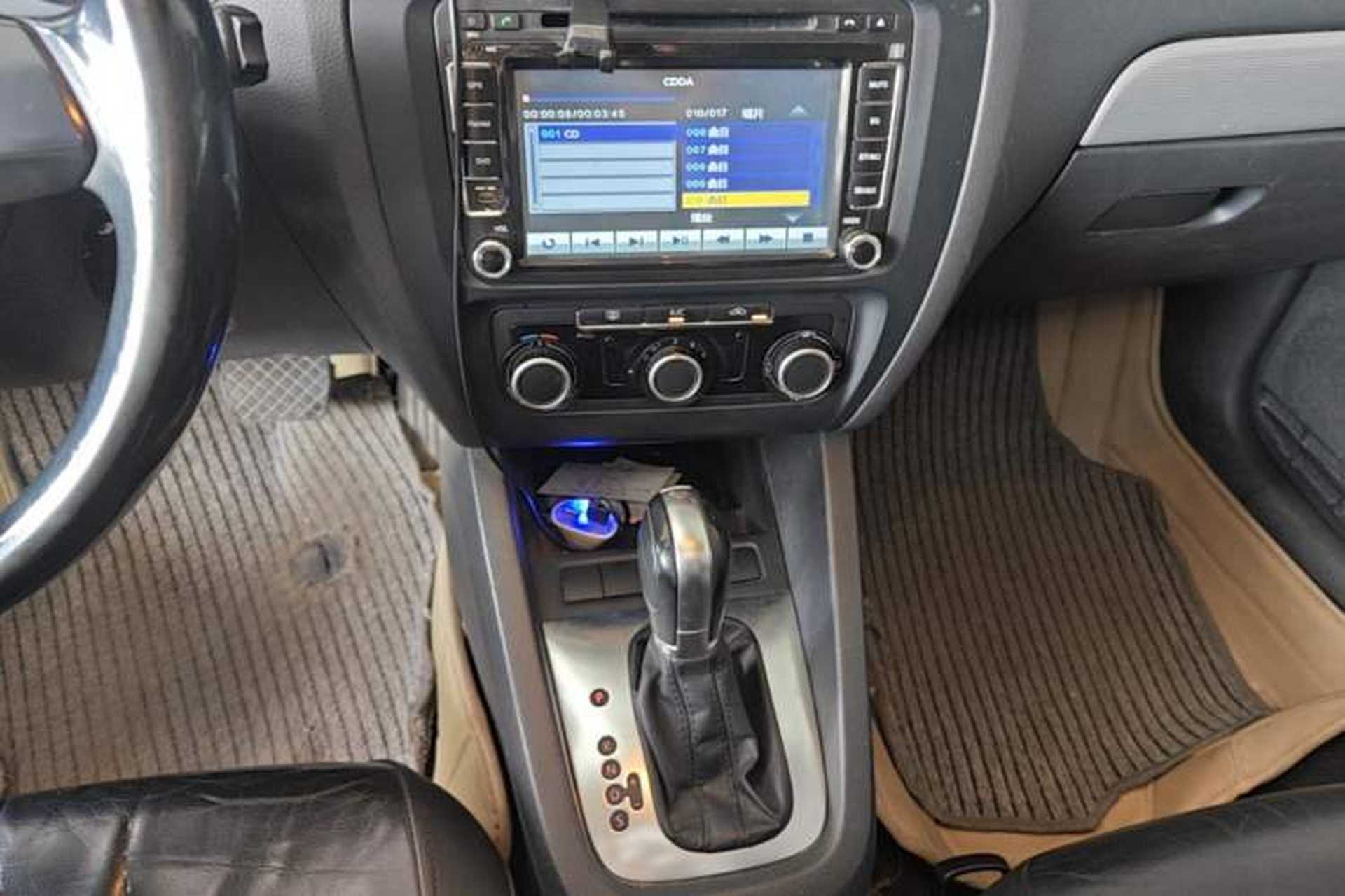 Used Volkswagen Sagitar 2012 1.6L Automatic Comfort Edition Gear Lever