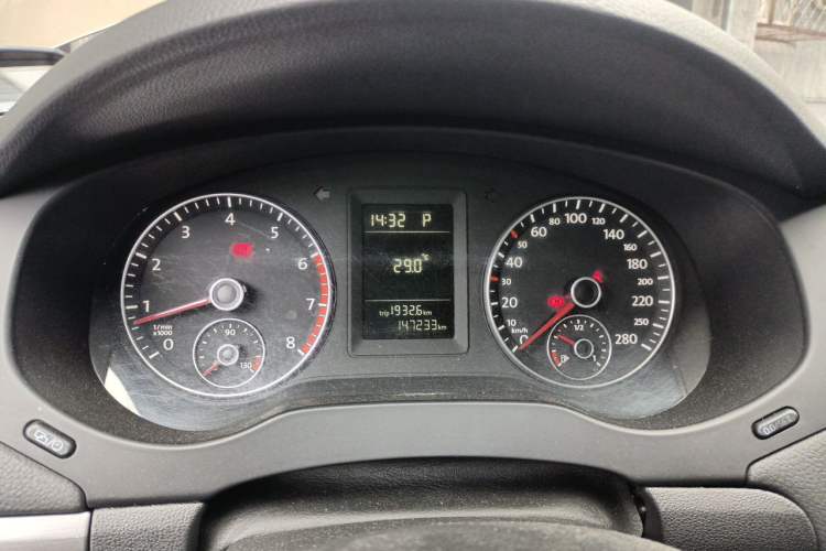Used Volkswagen Sagitar 2012 1.4TSI Automatic Fashion Edition Instrument Cluster