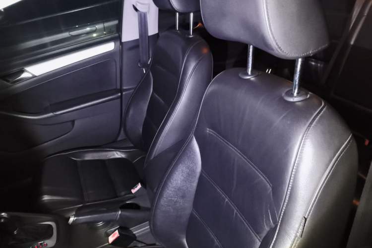 Used Volkswagen Sagitar 2012 1.6L Automatic Comfort Edition Left Front Seat
