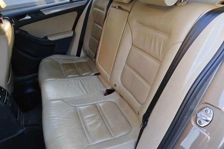 Used Volkswagen Sagitar 2012 1.6L Automatic Fashion Edition Left Rear Seat
