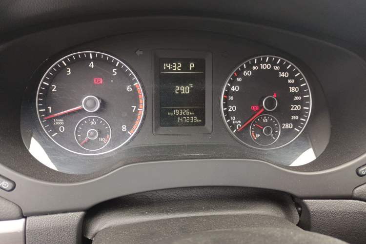 Used Volkswagen Sagitar 2012 1.4TSI Automatic Fashion Edition Odometer Close Up