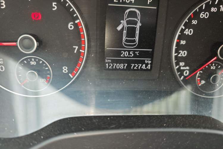 Used Volkswagen Sagitar 2012 1.4TSI Automatic Flagship Edition Odometer Close Up