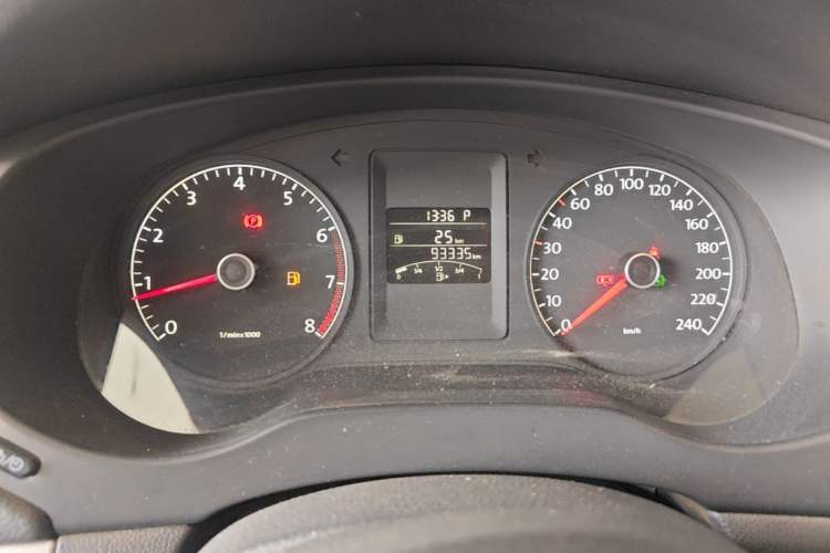 Used Volkswagen Sagitar 2012 1.6L Automatic Comfort Edition Odometer Close Up