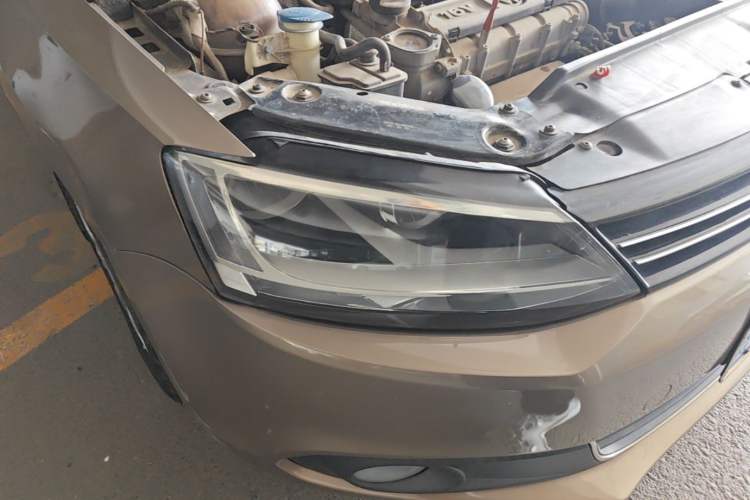 Used Volkswagen Sagitar 2012 1.6L Automatic Comfort Edition Right Front Headlight