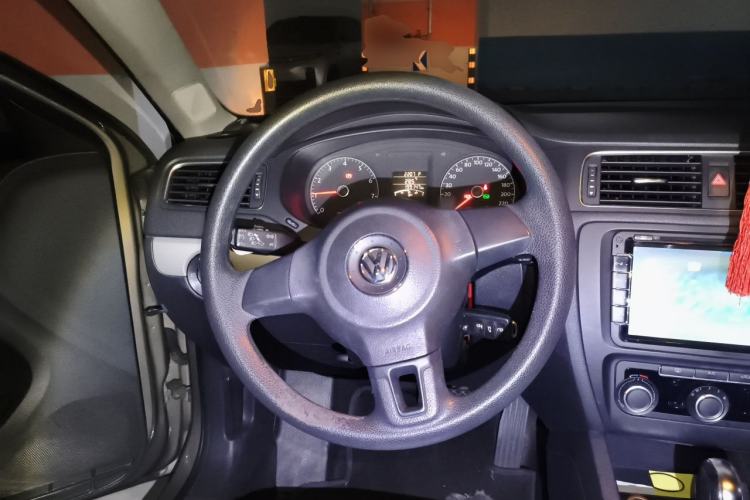 Used Volkswagen Sagitar 2012 1.6L Automatic Comfort Edition Steering Wheel