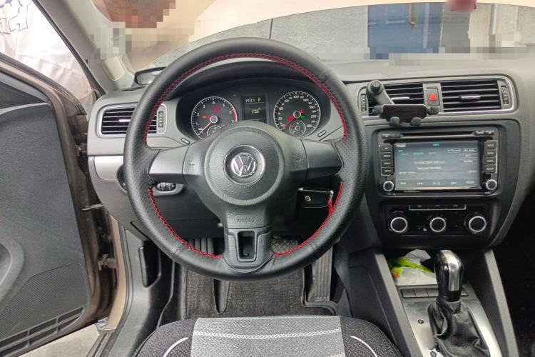 Used Volkswagen Sagitar 2012 1.4TSI Automatic Fashion Edition Steering Wheel