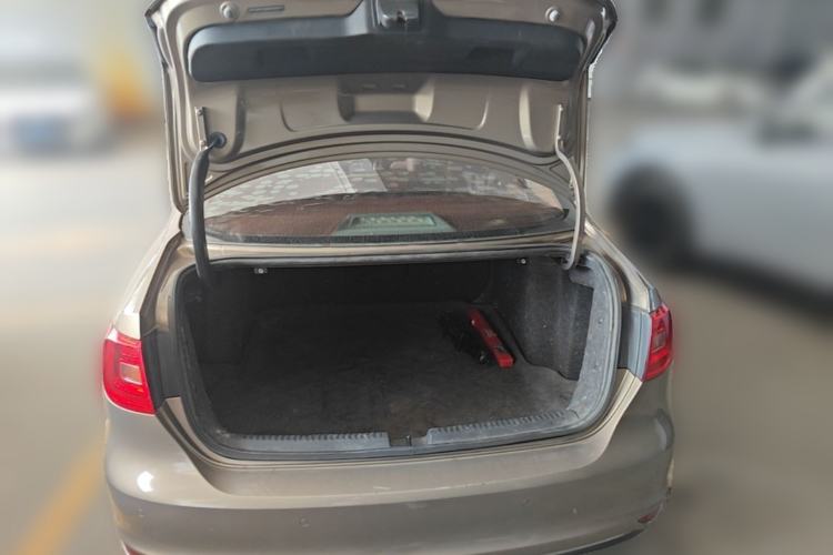 Used Volkswagen Sagitar 2012 1.6L Automatic Comfort Edition Trunk