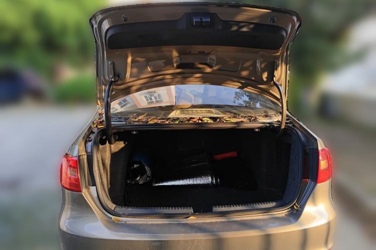 Used Volkswagen Sagitar 2012 1.6L Automatic Fashion Edition Trunk