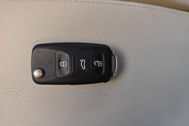 Used Volkswagen Sagitar 2012 1.6L Automatic Fashion Edition Vehicle Key